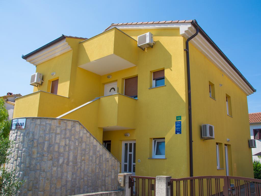 Apartments Manuela Pula Luaran gambar